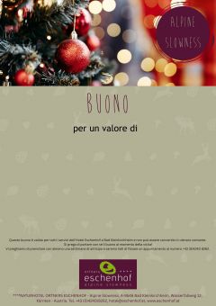 Un libro e una candela in una coperta